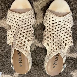 White Mudd espadrilles sandals. Size 9 1/2